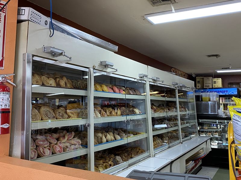 Las Dos Americas Tortilleria interior